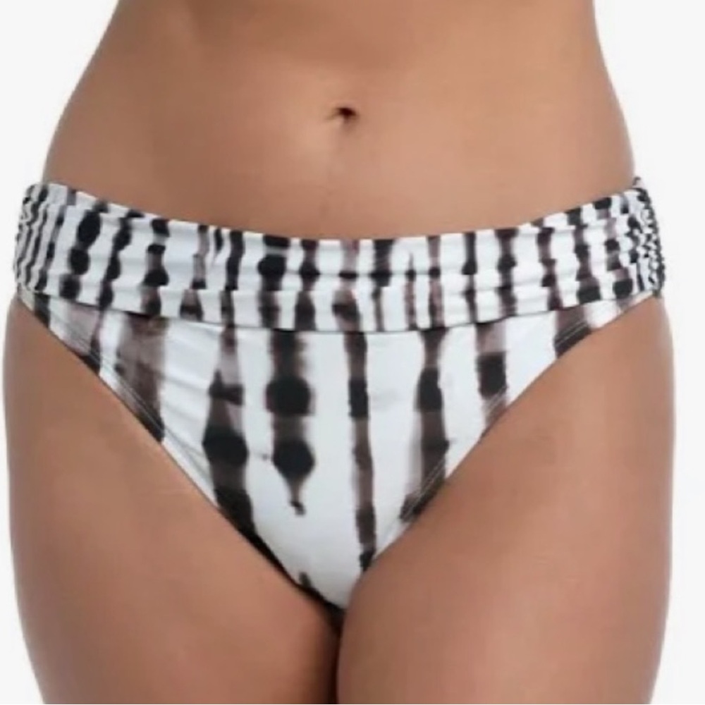 La Blanca
Twisted‎ BambooShirred Hipster
Bikini Swim Bottom